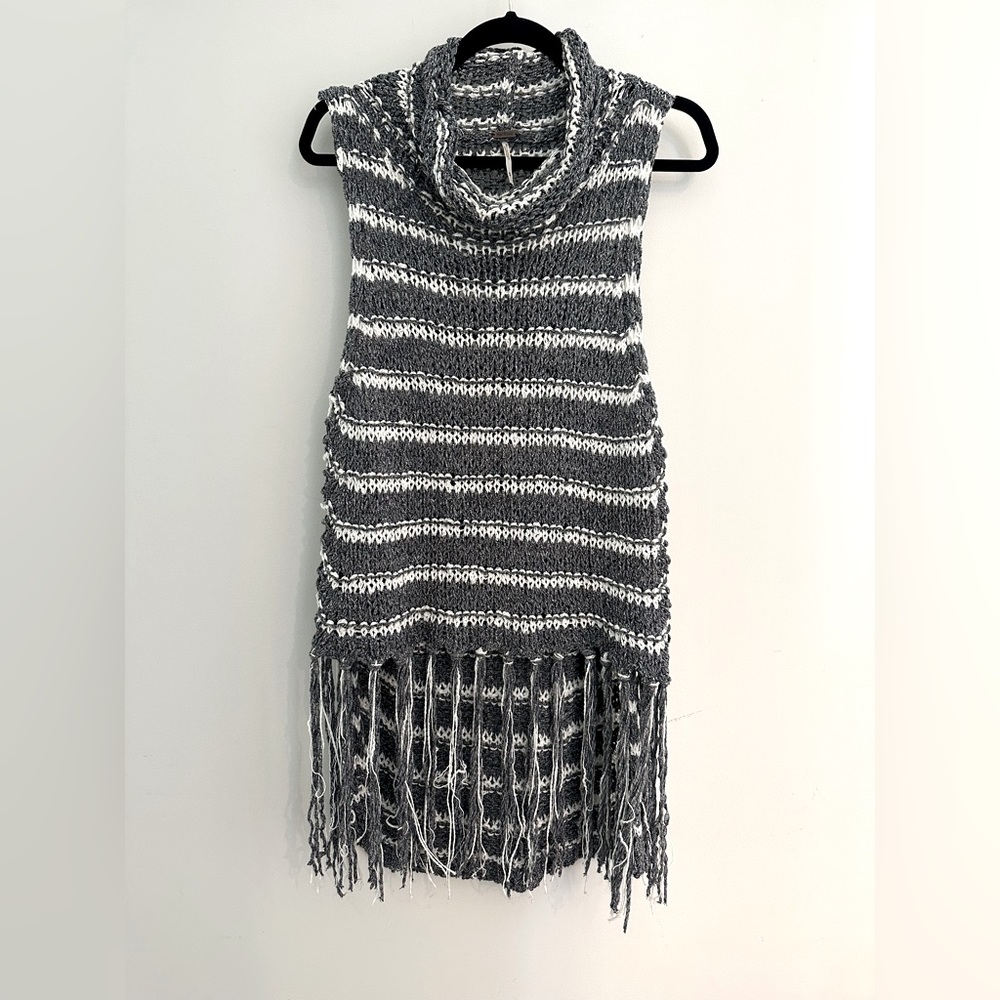 Free people, sleeveless knitted tunic with fringe